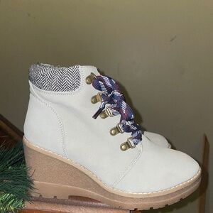 Maurices size 8 m brand new boots